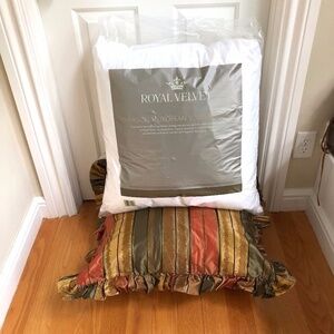 Royal Velvet Pillow Large Square White, 233 thread cotton (28 x 28 in) NIB